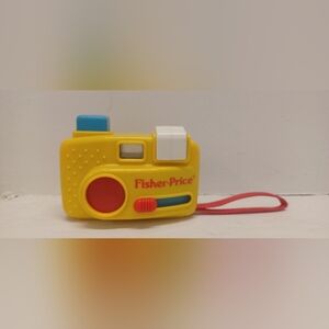 Vintage 1993 Fisher-Price Yellow Toy Camera #2077 Works 24 Animal Pics